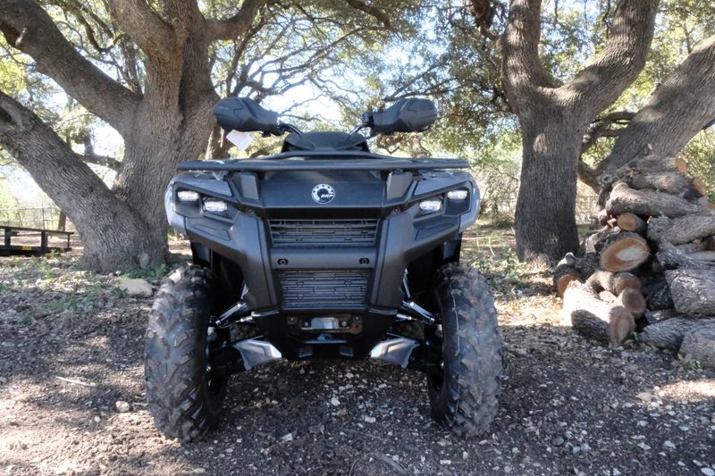 2025 CAN-AM OUTLANDER 500 GRANITE GRAY in a GRANITE GRAY exterior color. Family PowerSports (877) 886-1997 familypowersports.com 