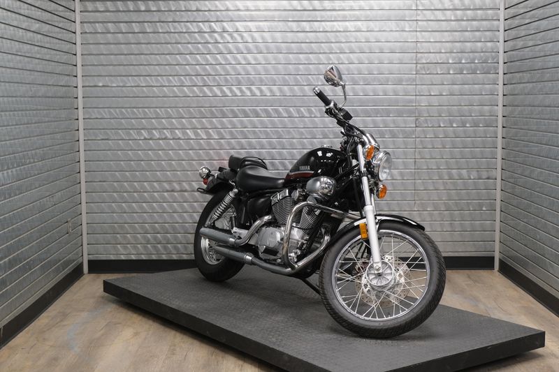 NEW 2025 YAMAHA V STAR 250 Image 1