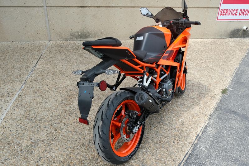 New 2024 KTM RC 390 ORANGE Image 3