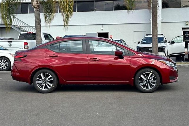 New 2025 Nissan Versa 1.6 SVImage 2