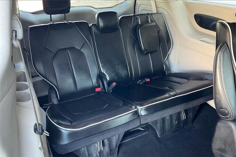 2023 Chrysler Pacifica Hybrid LimitedImage 35