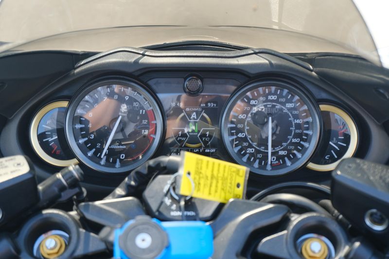 Used 2024 Suzuki HAYABUSA METALLIC MATTE BLACK NO 2 AND GLASS SPARKLE BLACK Image 17
