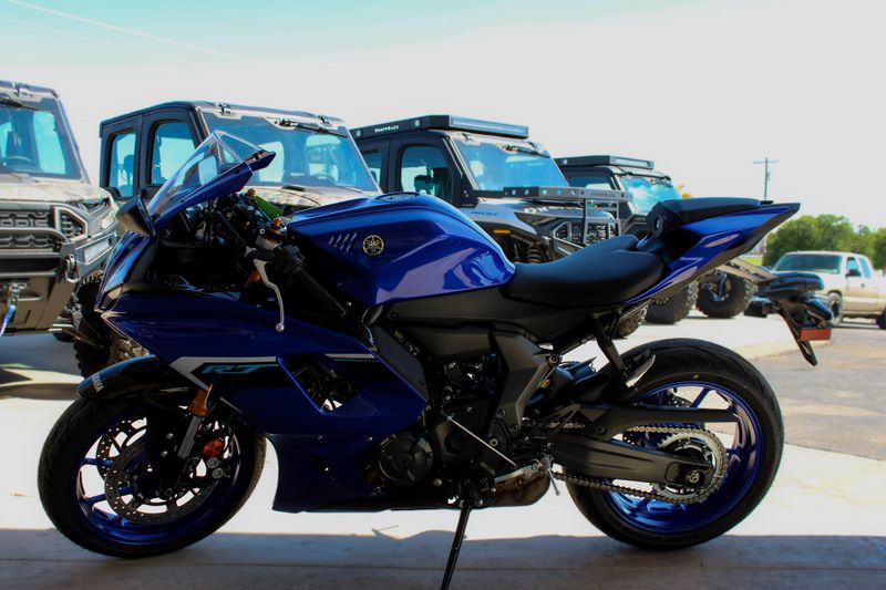 2025 Yamaha YZFR7 TEAM BLUE Image 3