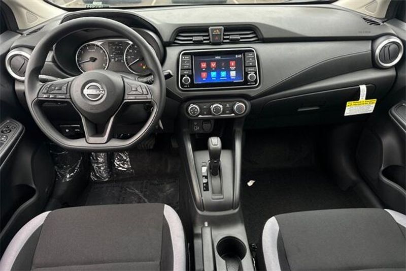 2025 Nissan Versa 1.6 SImage 10
