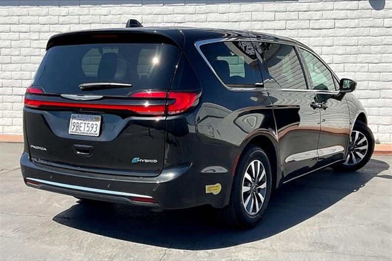 2022 Chrysler Pacifica Hybrid Touring LImage 13