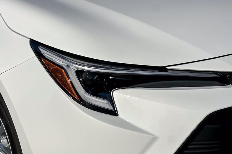 New 2027 Toyota Corolla Hybrid LEImage 27