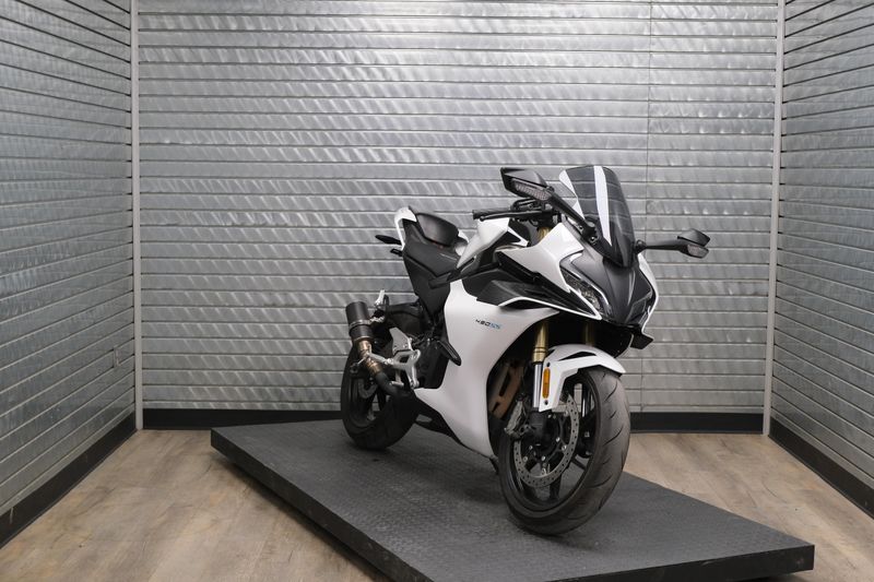 2024 CFMOTO 450SS NEBULA WHITEImage 1