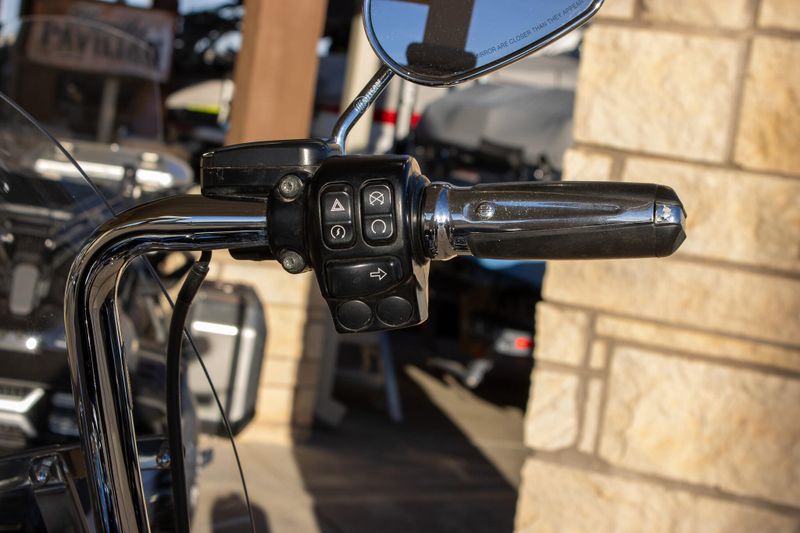 USED 2015 HARLEY ROAD KING BASE Image 21