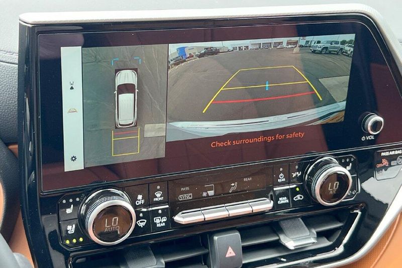 New 2026 Toyota Highlander Hybrid PlatinumImage 21