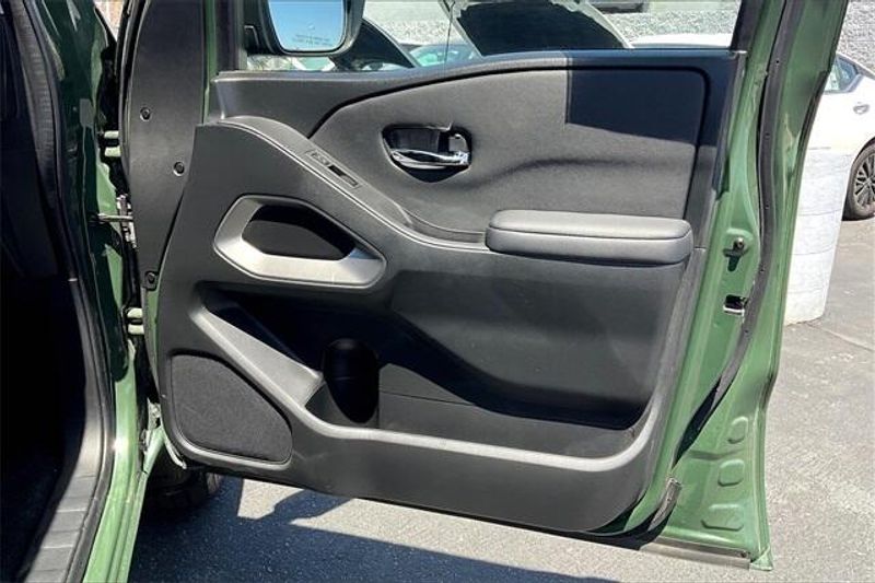 Used 2024 Nissan Frontier SVImage 23