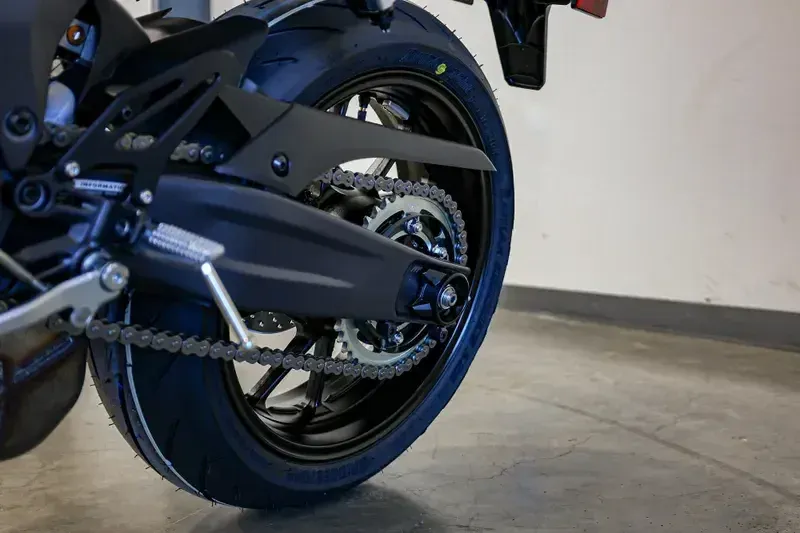 2025 Yamaha YZFR7 MATTE RAVEN BLACKImage 10