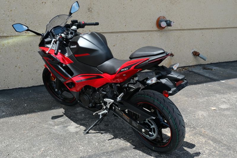 2025 Kawasaki NINJA 500 ABS PASSION RED AND METALLIC FLAT SPARK BLACK AND METALLIC MATTE DARK GRAY Image 4