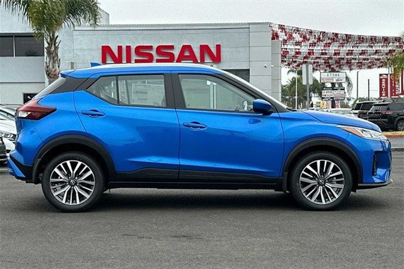 2024 Nissan Kicks SVImage 2