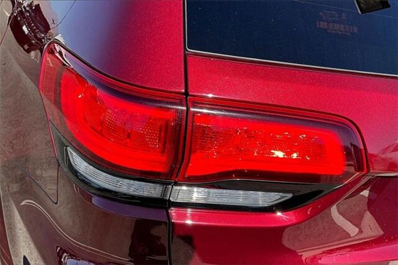 Used 2021 Jeep Grand Cherokee Laredo XImage 28