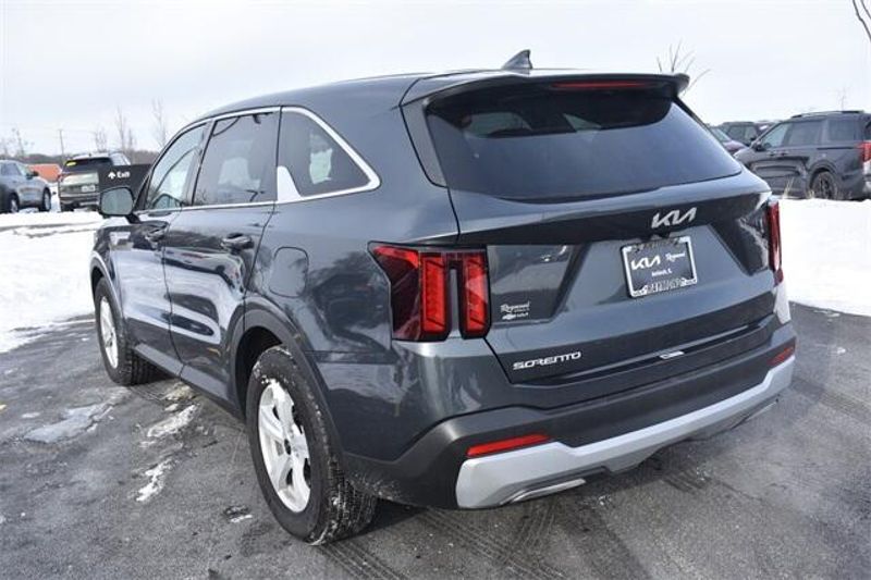 2024 Kia Sorento LXImage 5