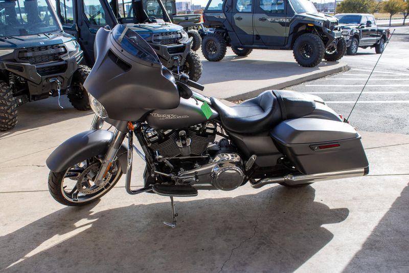 USED 2017 HARLEY STREET GLIDE SPECIAL Image 5