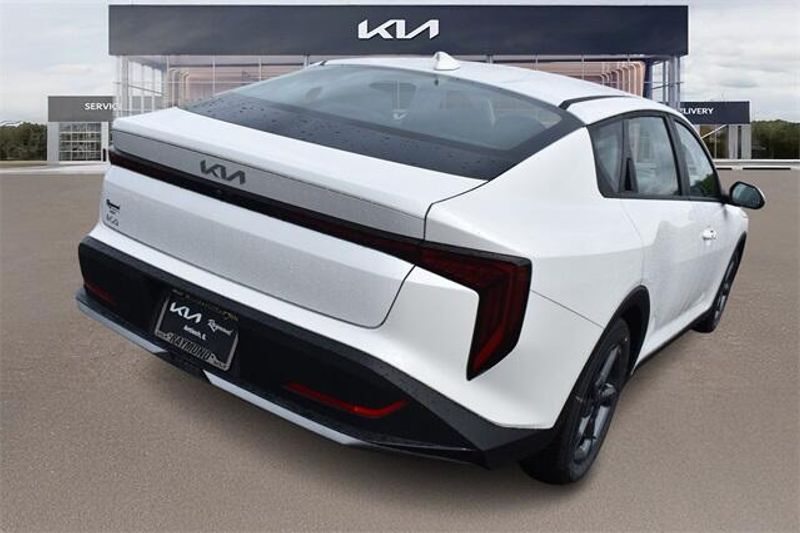 2025 Kia K4 LXSImage 3