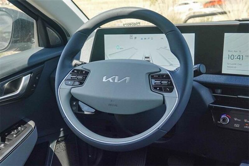 2024 Kia EV6 WindImage 8