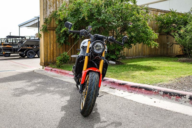 2024 Yamaha XSR900 HERITAGE WHITE Image 3