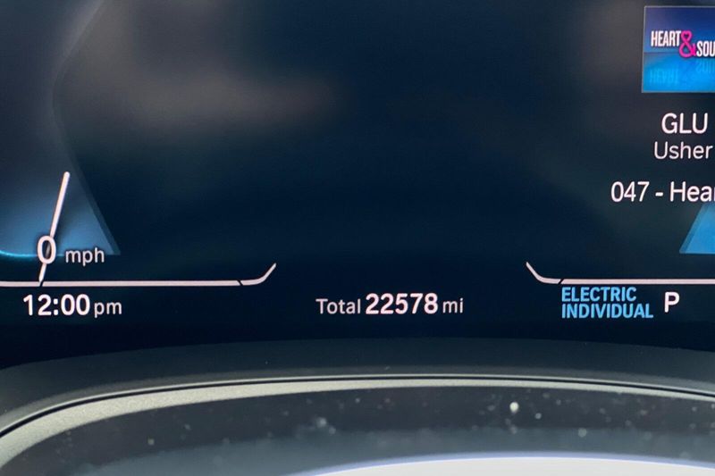 2022 BMW 3 Series 330e iPerformanceImage 22