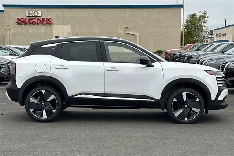 New 2025 Nissan Kicks SRImage 2