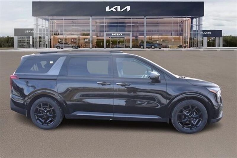 2025 Kia Carnival SX PrestigeImage 2