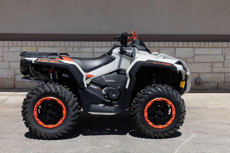 2022 CAN-AM ATV OUTL XXC 1000R GY 22 in a GRAY exterior color. Family PowerSports (877) 886-1997 familypowersports.com 