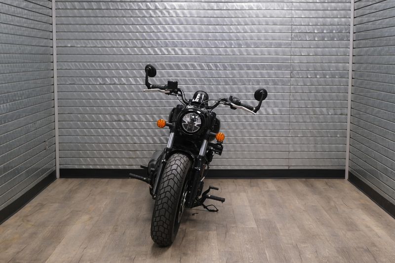 USED 2025 INDIAN MOTORCYCLE SCOUT BOBBER LIMITED WITH TECHNOLOGY PACKAGE BLACK METALLIC Image 8