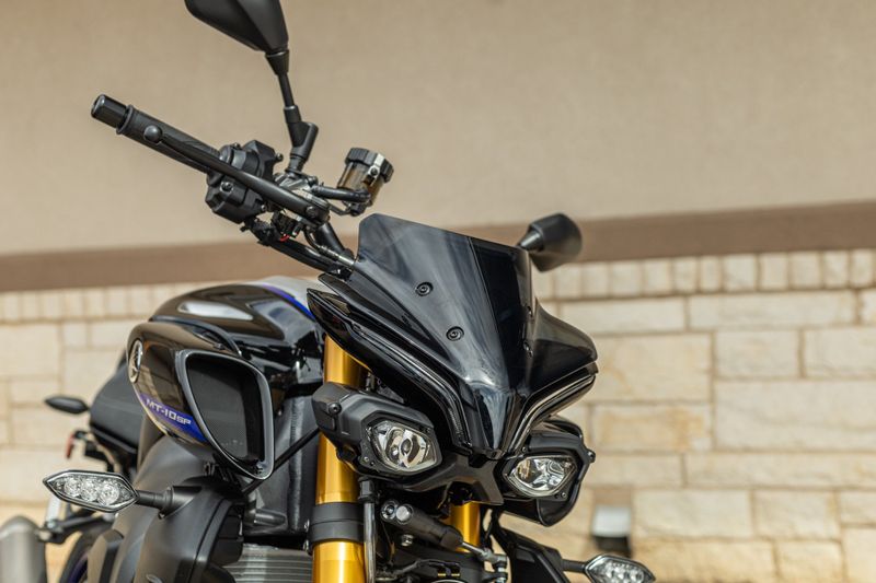 2024 Yamaha MT10 SP LIQUID METAL AND RAVENImage 2