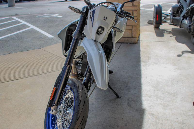 NEW 2025 SUZUKI DRZ4SM Image 2
