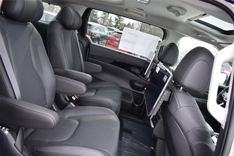 2025 Kia Carnival SX PrestigeImage 15