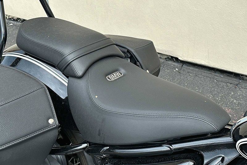 2021 BMW R 18 Classic in a BLACK STORM METALLI exterior color. BMW Motorcycles of Temecula – Southern California 951-395-0675 bmwmotorcyclesoftemecula.com 