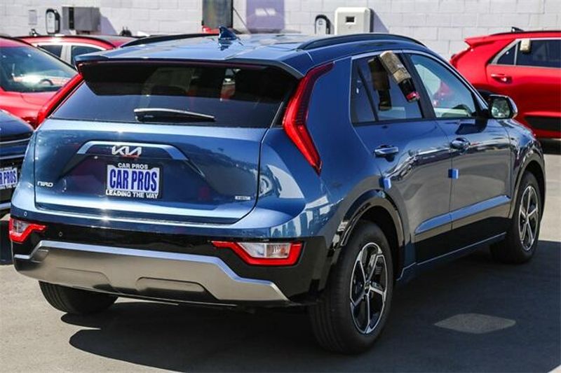 New 2025 Kia Niro SXImage 17