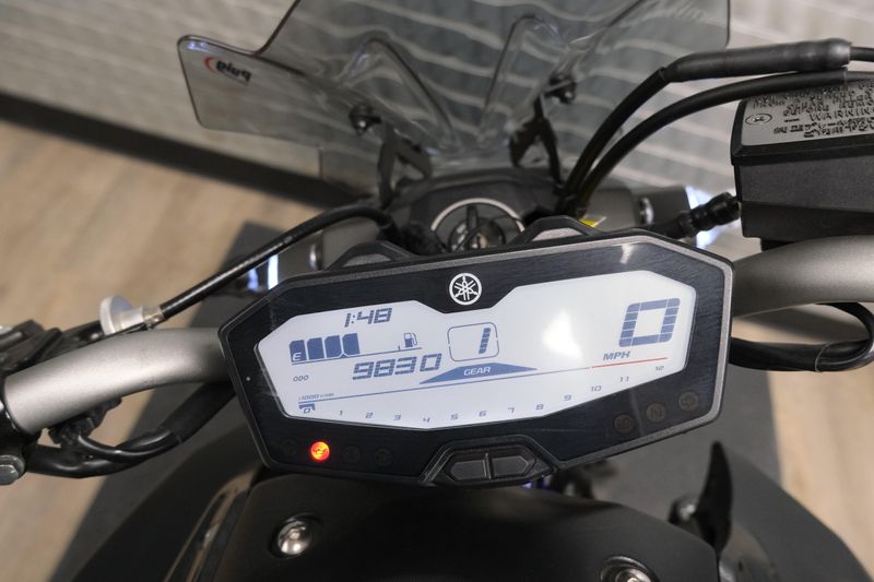 USED 2015 YAMAHA FZ07 Image 22