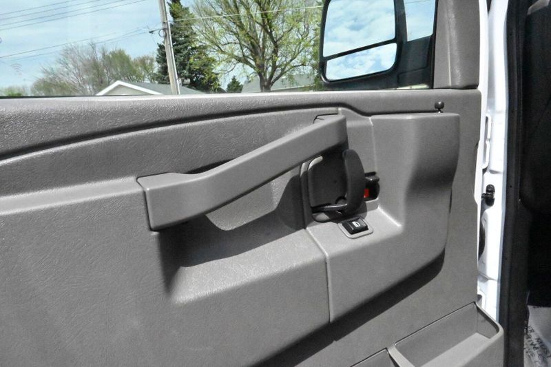 2023 GMC Savana Passenger LSImage 22