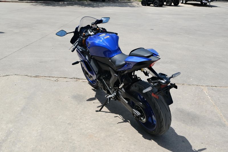 2025 Yamaha YZFR7 TEAM BLUE Image 5