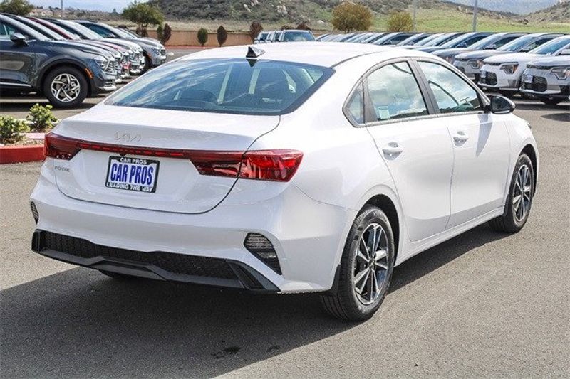 2024 Kia Forte LXSImage 17