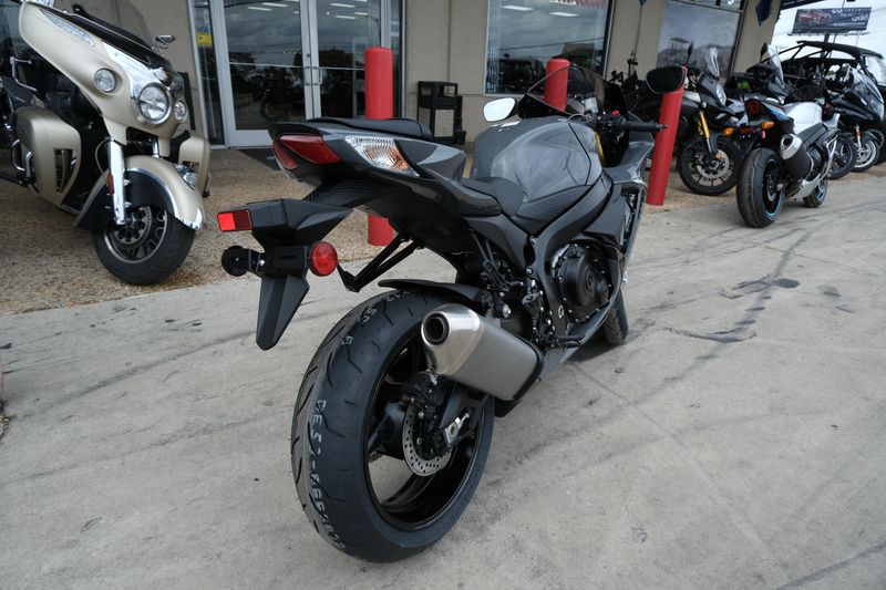 2025 SUZUKI GSXR750 in a BLACK exterior color. Family PowerSports (877) 886-1997 familypowersports.com 