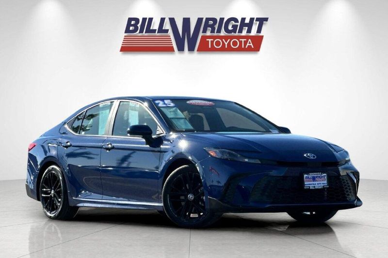 Used 2025 Toyota Camry SEImage 1