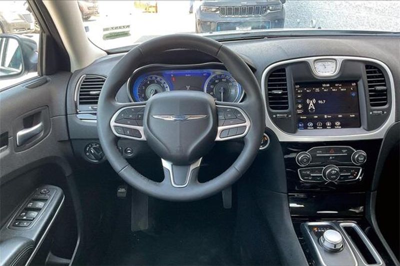 Used 2023 Chrysler 300 TouringImage 4