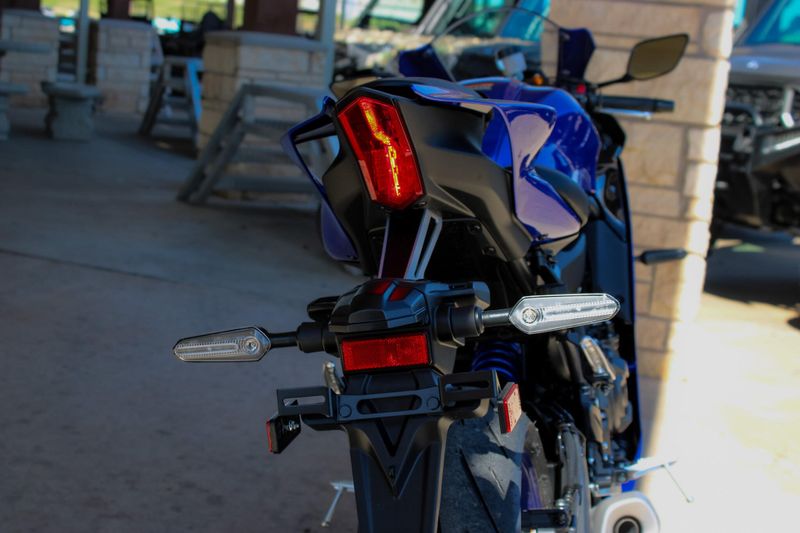2025 Yamaha YZFR7 TEAM BLUE Image 7