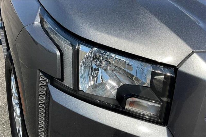 Used 2022 Nissan Frontier SVImage 27