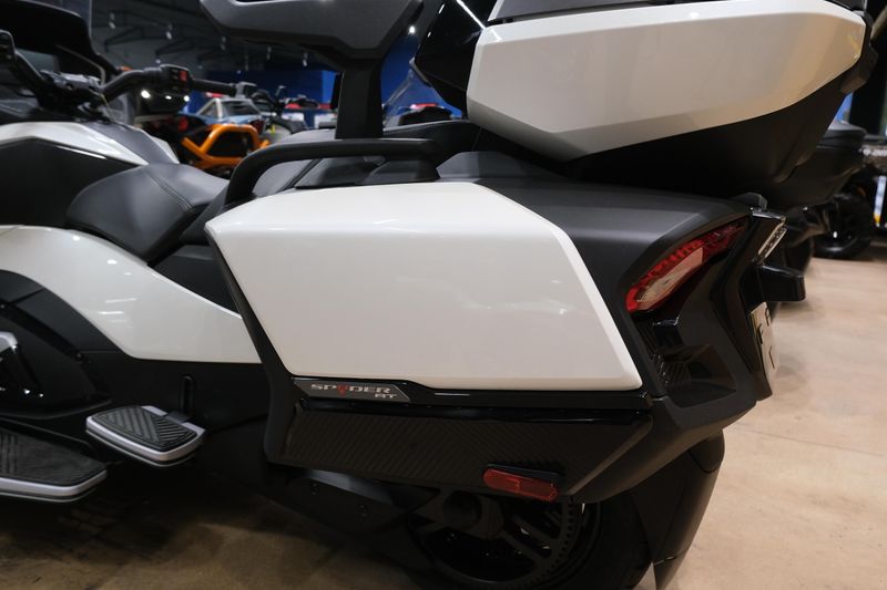 NEW 2026 CAN-AM SPYDER RT LIMITED Image 15