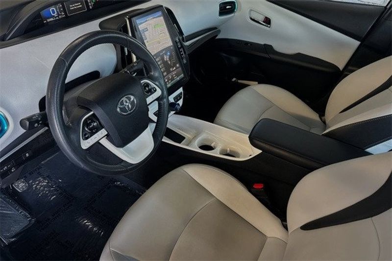 2017 Toyota Prius Prime Image 8