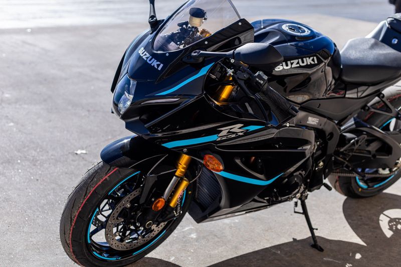 2024 SUZUKI GSXR 1000 in a BLACK exterior color. Family PowerSports (877) 886-1997 familypowersports.com 
