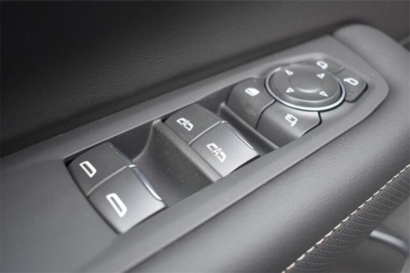 2025 Chevrolet Suburban PremierImage 26