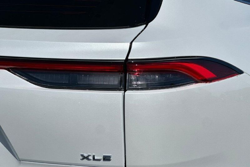 New 2026 Toyota Crown Signia XLEImage 30