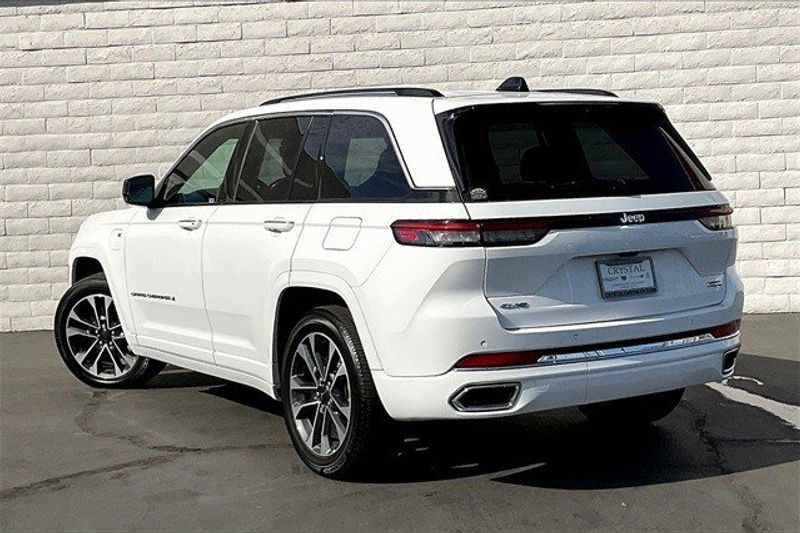 2023 Jeep Grand Cherokee Overland 4xe in a Bright White Clear Coat exterior color and Global Blackinterior. Crystal Chrysler Jeep Dodge Ram (760) 507-2975 pixelmotiondemo.com 