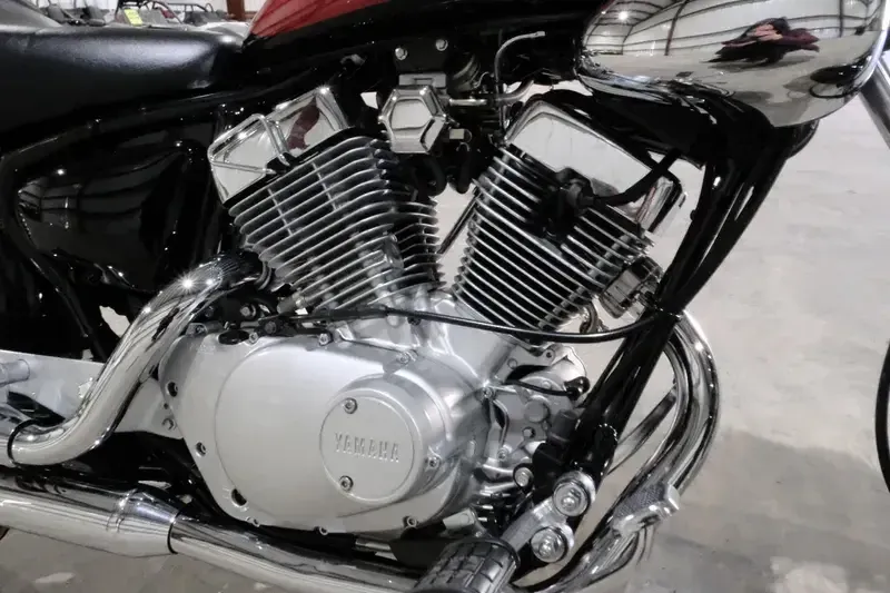 2025 Yamaha V STAR 250 RAVEN Image 10