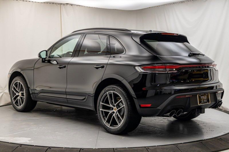 2024 Porsche Macan Image 3